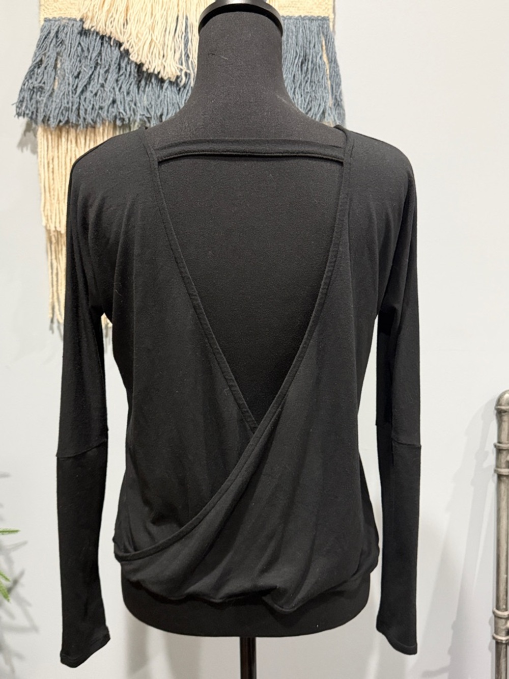 Onzie Black Open Back Long Sleeve Yoga Top Draped Back Athleisure Small